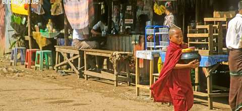 Junger Mönch in Burma