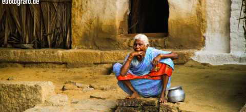 Alte Frau in Indien