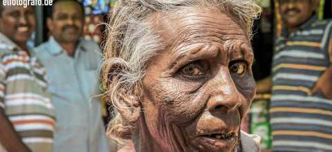 Alte Frau in Indien