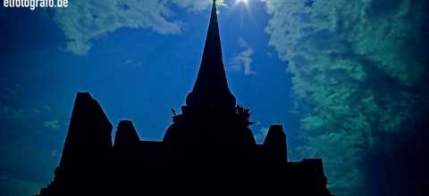 Tempelsilhouette in Thailand